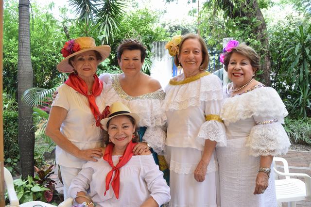 Olga de Honda, Lucía Motta, Claudia Perdomo, Isabelita De Escandón y Nydia de Barrios.